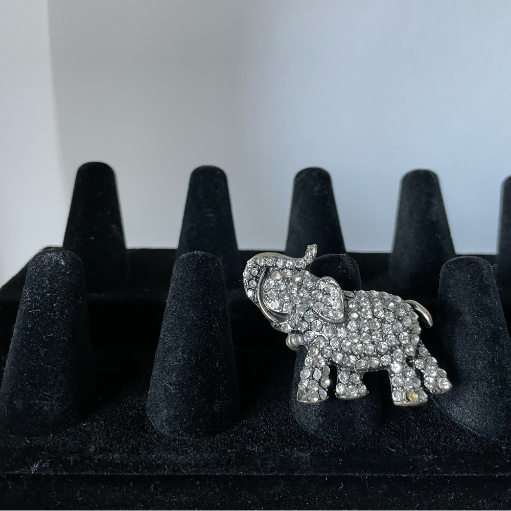 Rhinestone stretchy Elephant ring - One size